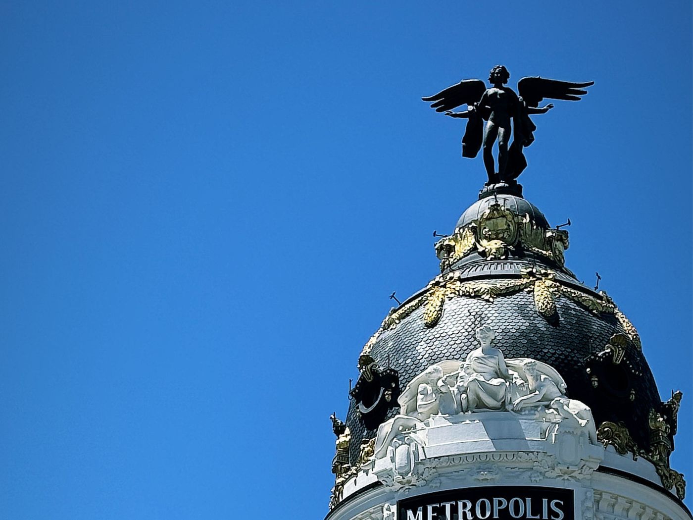Dome of the Metrópolis building in Madrid